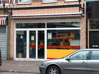 820150 Gezicht op de winkelpui van het pand Kanaalstraat 85 (Bakkerij AK-Kardesler ) te Utrecht.N.B. Voorheen was in ...